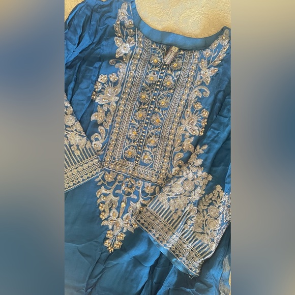 Brand new Medium size Asian/desi outfit. Dm for details - Picture 3 of 5